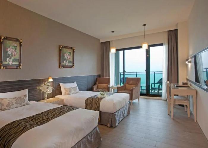 Renyi Lake Hotel