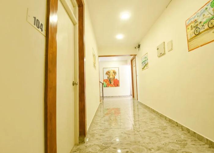 Fabhotel Grand Royal Palms