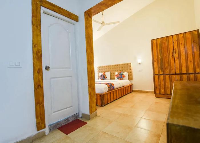 Fabhotel Grand Royal Palms