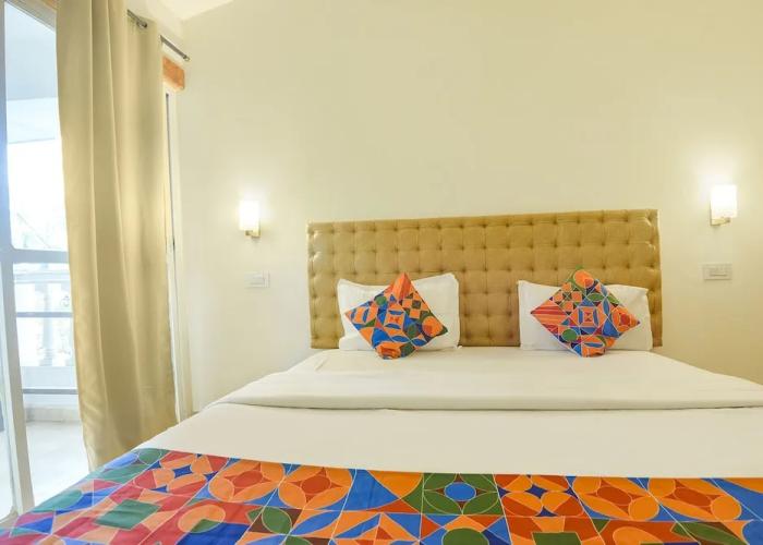 Fabhotel Grand Royal Palms