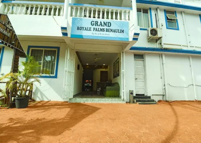 Fabhotel Grand Royal Palms
