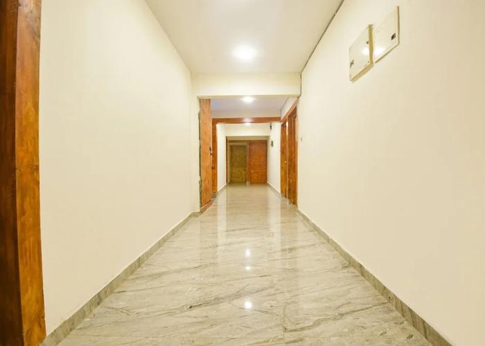 Fabhotel Grand Royal Palms