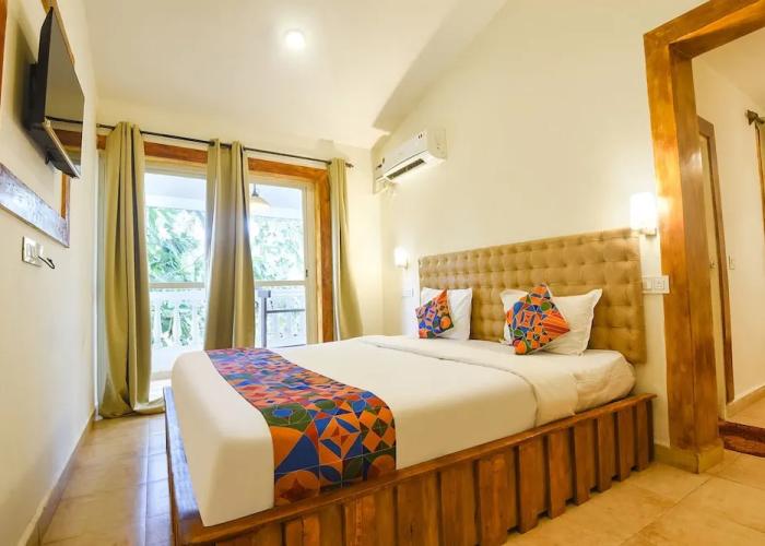 Fabhotel Grand Royal Palms
