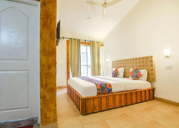 Fabhotel Grand Royal Palms