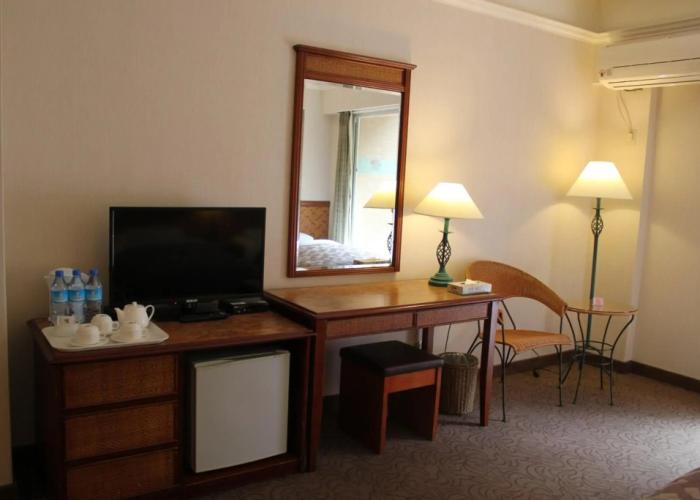 Hoya Hot Springs Hotel