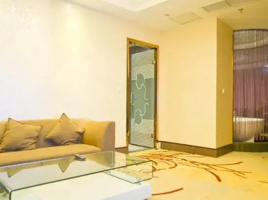 Joy Wanjia Hotel (Wuyi Mould City Jiayuan Plaza)