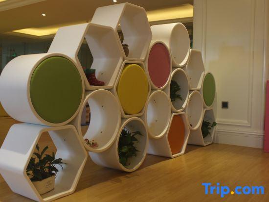 Xianhua Sandalwood International Hotel