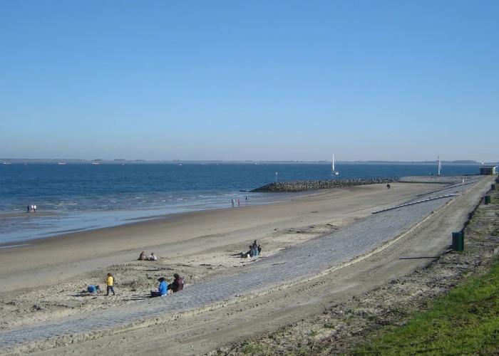Group Accommodation 50 m From the Oosterschelde