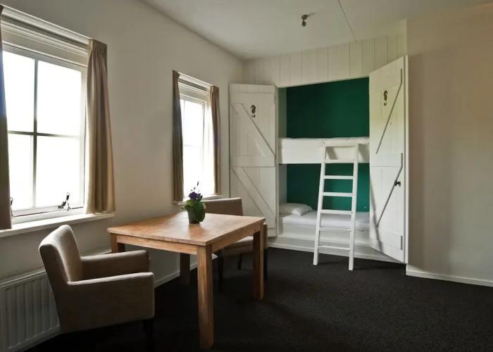 Group Accommodation 50 m From the Oosterschelde