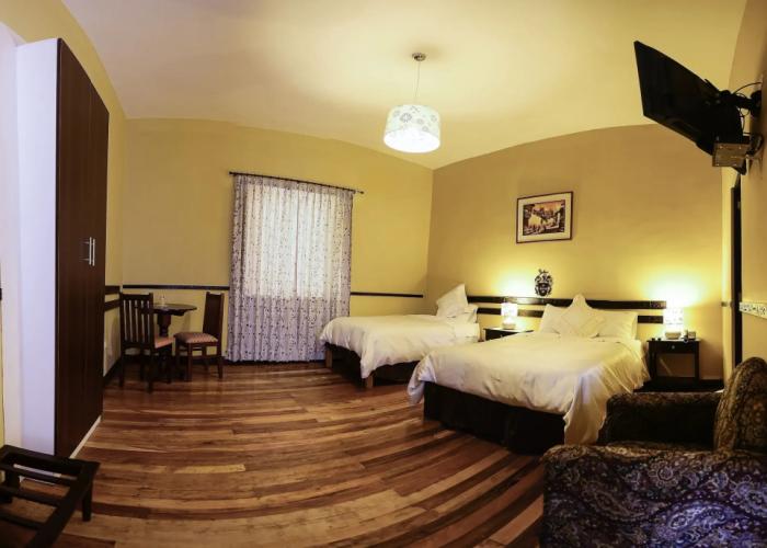 Yabar Hotel Plaza