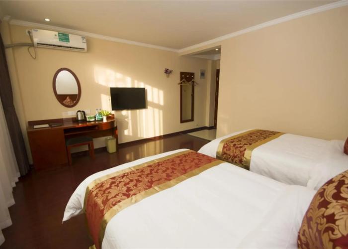 GreenTree Inn JiangSu ZhenJiang DingMao Industrial Park WoDe Square Express Hotel