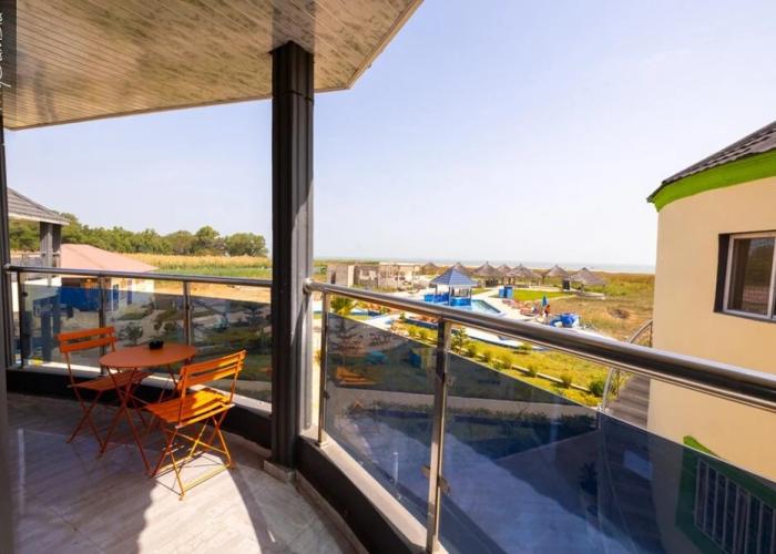 Lovely 13-bed Complex on Cape Point Beach, Bakau