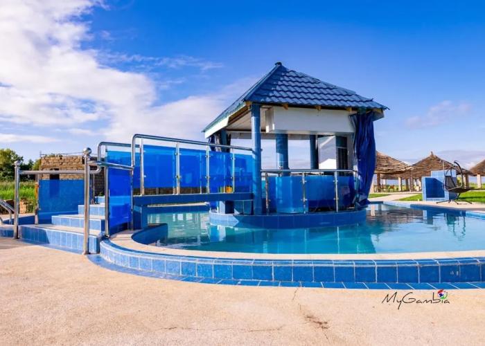 Lovely 13-bed Complex on Cape Point Beach, Bakau