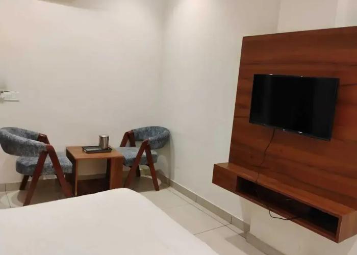 Hotel Comfort Inn By Ganga Gauri Hotels