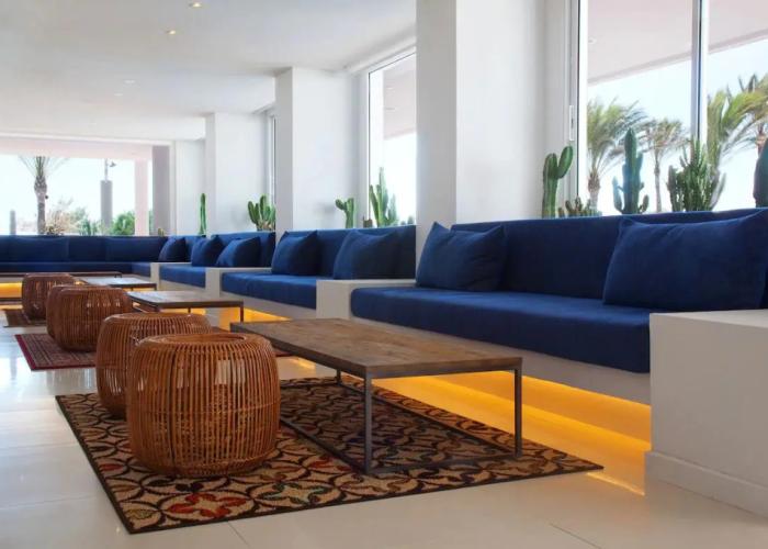 HM Tropical Hotel