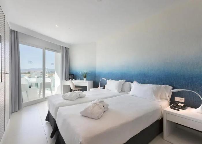 HM Tropical Hotel