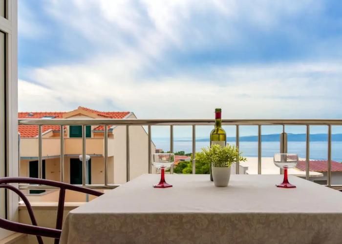 Sea View Apartment Studio for 2-3 People - Close to Commodities