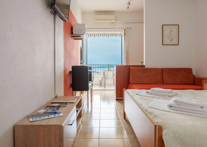 Sea View Apartment Studio for 2-3 People - Close to Commodities