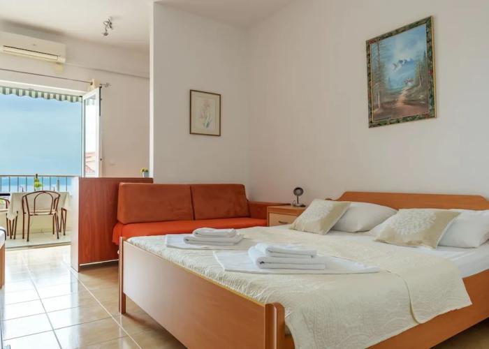 Sea View Apartment Studio for 2-3 People - Close to Commodities