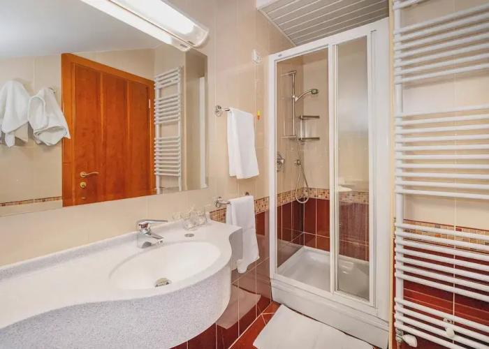 Hotel Dobrovit