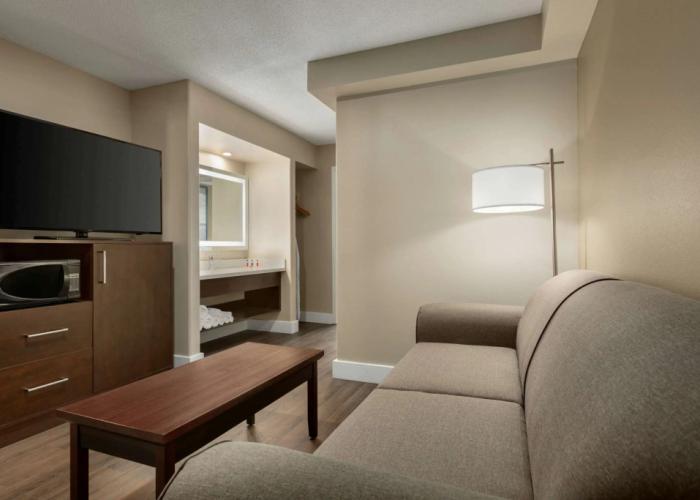Super 8 by Wyndham Ajax/Toronto On