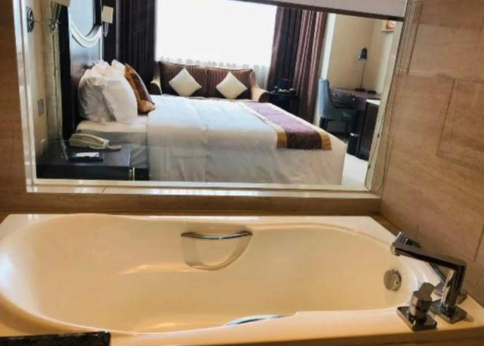 Hejiang Peninsula Hotel