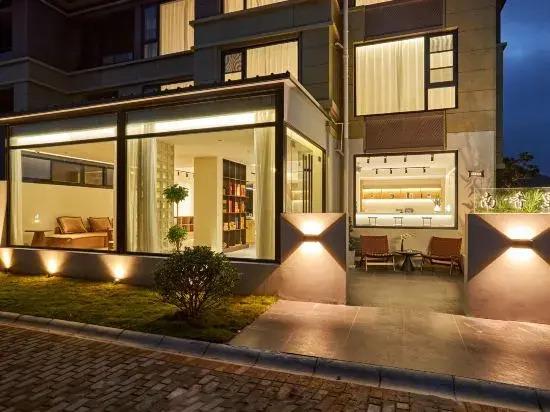 Nanxiangli Mountain Viewing Holiday Inn (Zhujiajian Guanyin Dharma Realm Store)