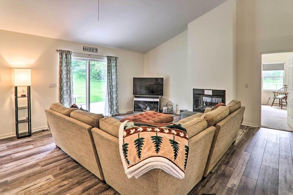 Private Dog-friendly Home: 3 Mi to Elk Mountain