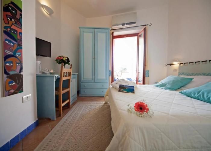 Bue Marino Hotel & Cocktail Bar