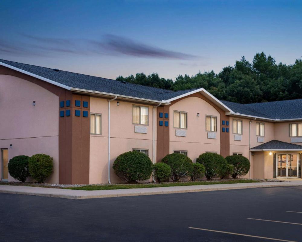 Baymont Inn & Suites by Wyndham Swanton/Toledo Airport