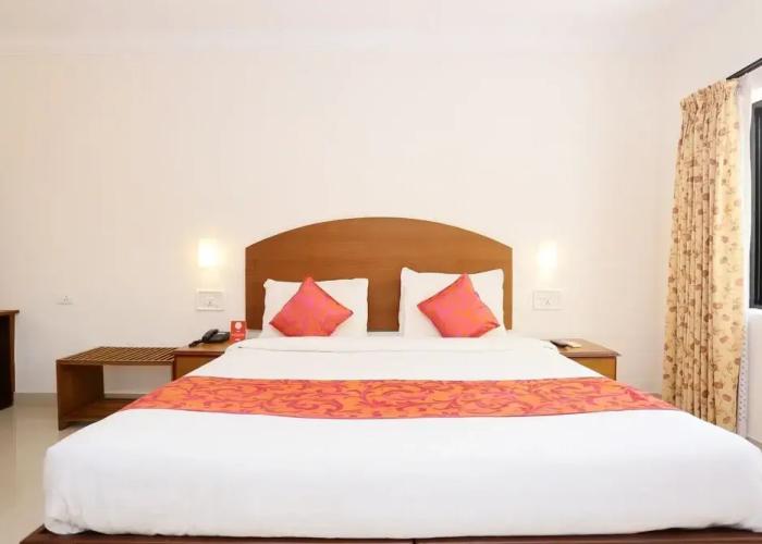 Capital O 19742 Hotel Dona Castle