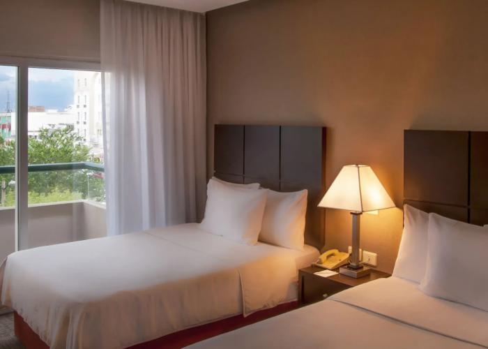 Everest Hotel