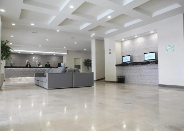 Everest Hotel