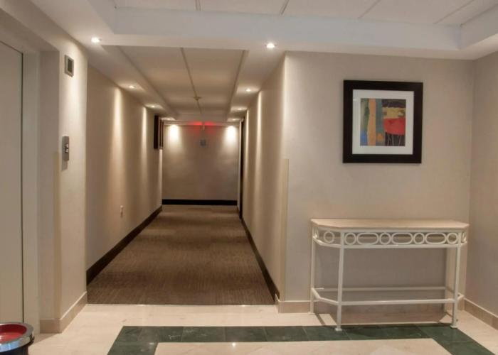 Everest Hotel