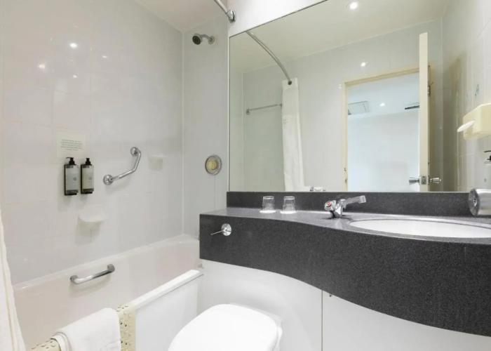Holiday Inn Cardiff City Centre by IHG