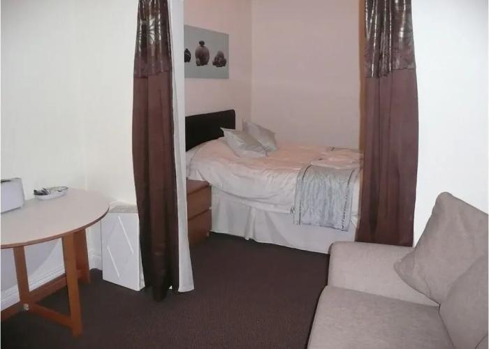Coasters Hotel & Apartments