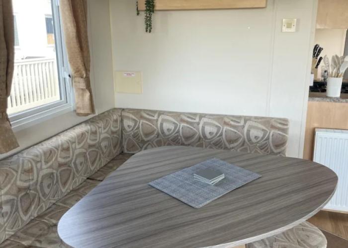 Remarkable 2-bed Holiday Home in Whitstable