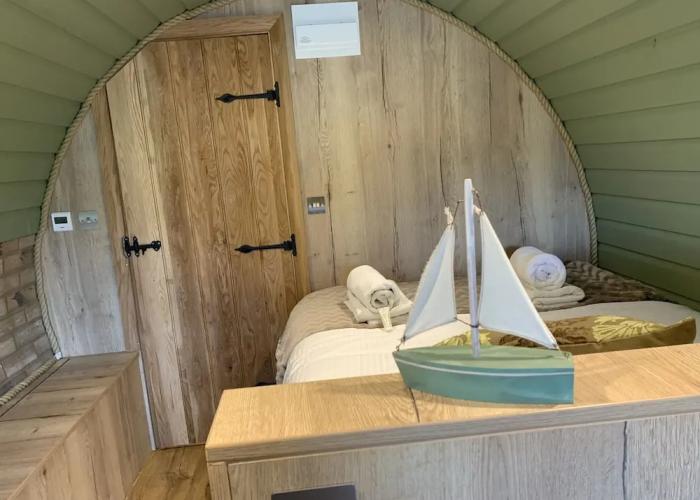 Cosy Escape Heated Luxury pod With hot tub