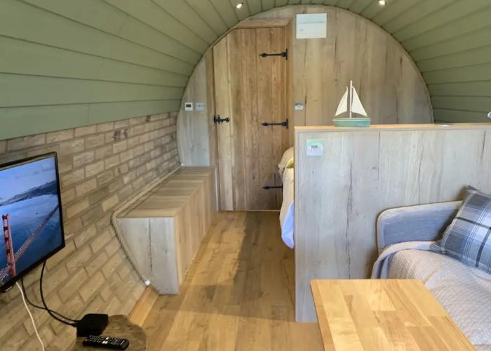 Cosy Escape Heated Luxury pod With hot tub