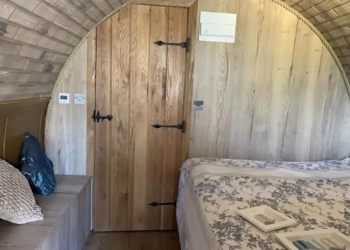 Cosy Escape Heated Luxury pod and hot tub