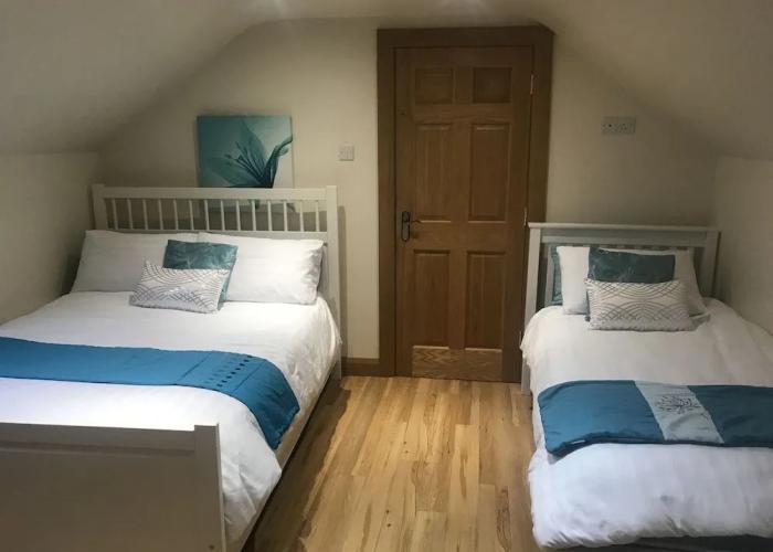 Dungannon 2 Bed Bungalow - Sleeps 5 - Pet Friendly