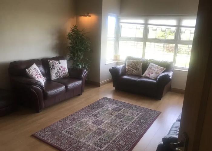 Dungannon 2 Bed Bungalow - Sleeps 5 - Pet Friendly