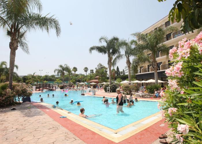 Tsokkos Gardens Hotel & Apartments