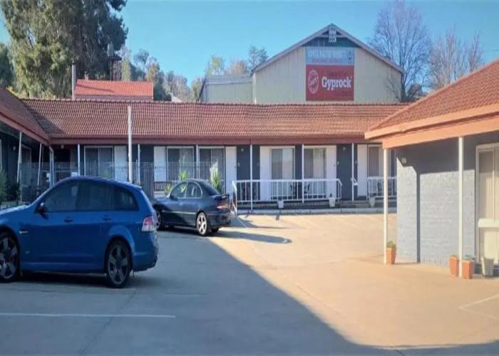 Countryman Motor Inn