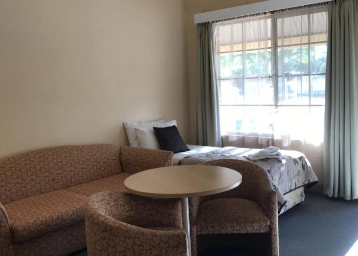 Country Gardens Motor Inn