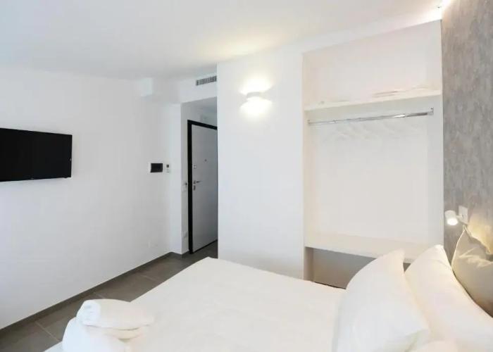 Miramed Rooms