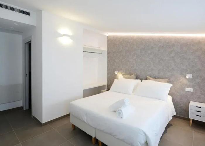 Miramed Rooms