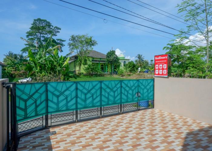 RedDoorz Syariah near Stasiun Gumilir Cilacap