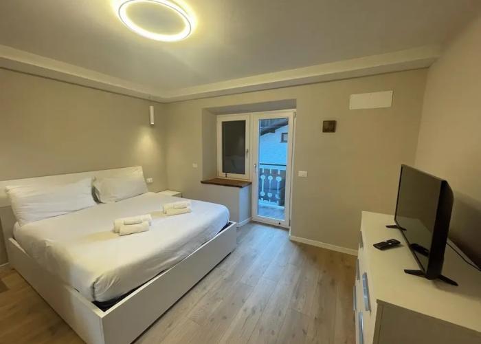 SnowLake Suite & Apartments