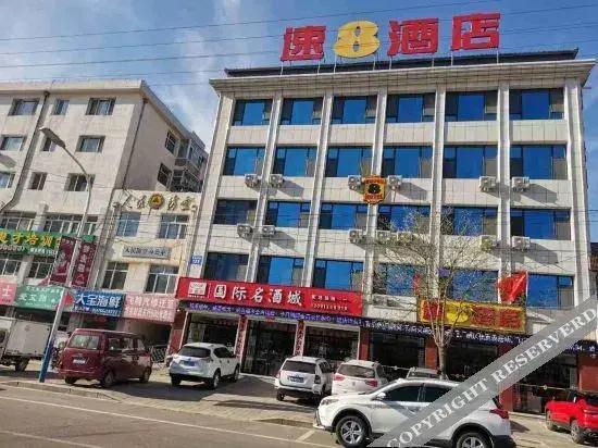Super 8 Hotel (Chengde Weichang Hedong Branch)